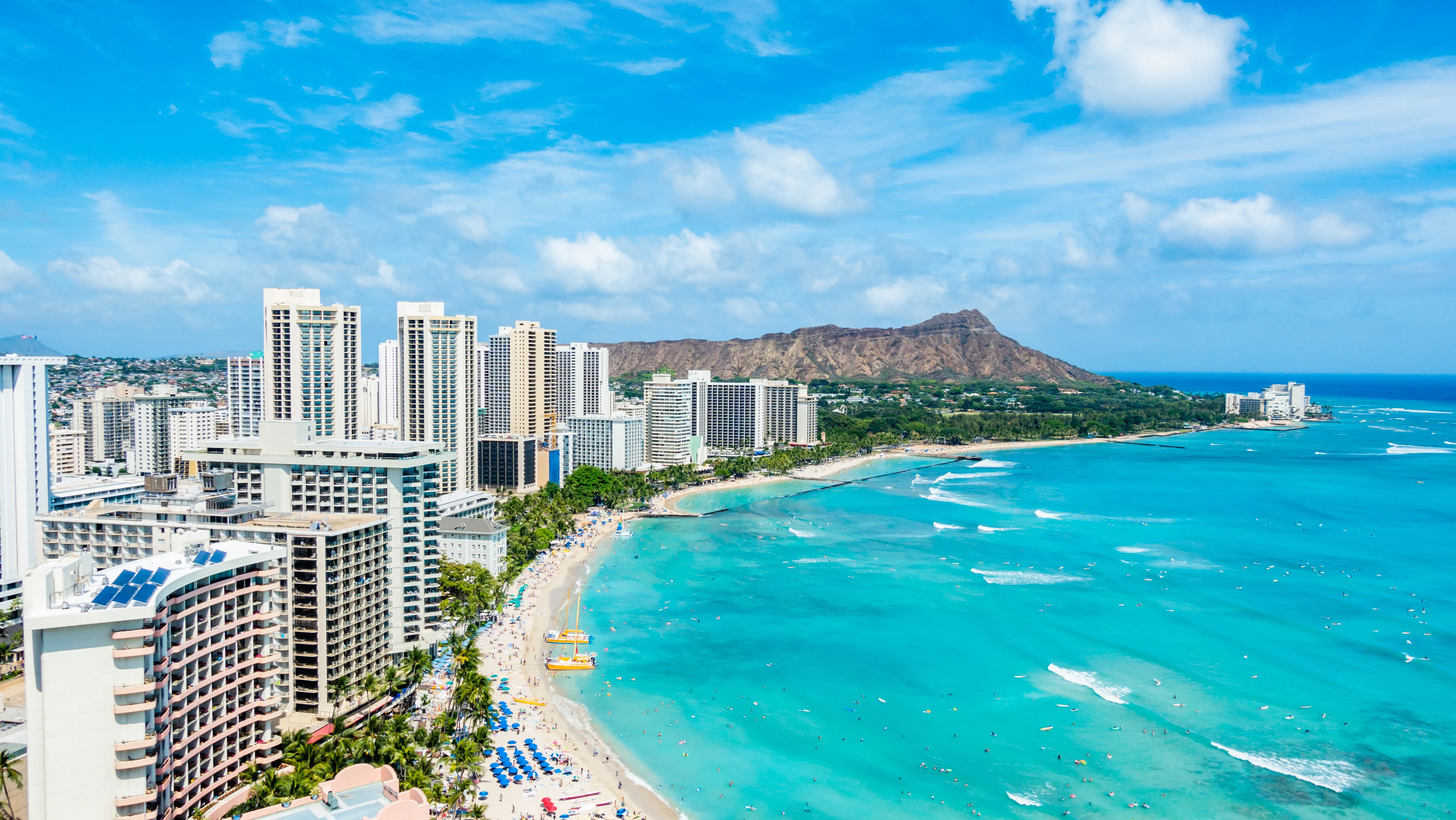 ハワイの青い海と空の景色