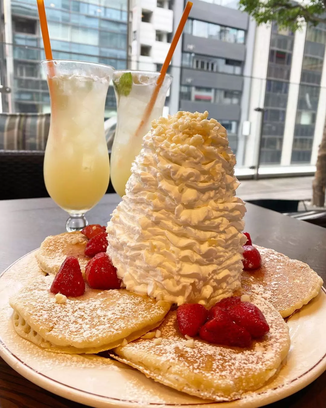 フレッシュストロベリーホイップクリームパンケーキ