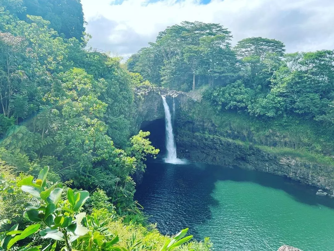 キラウエア火山　レインボー・フォールズ