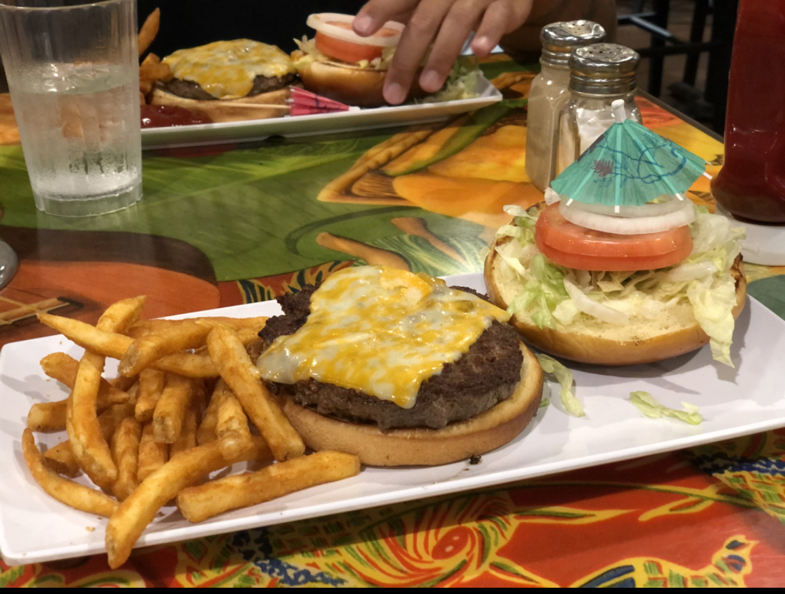 チーズバーガー・イン・パラダイス（Cheeseburger In Paradise Waikiki ）　ハワイアンバーガー