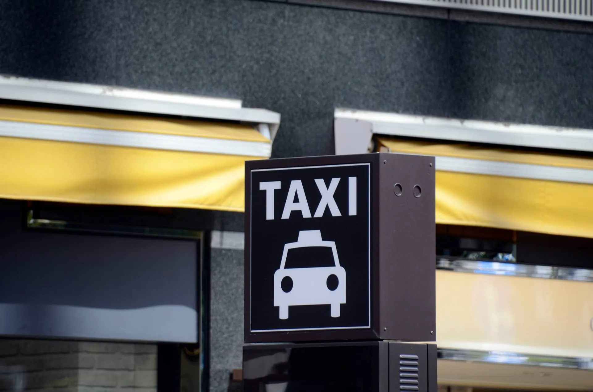 タクシー乗り場のサイン